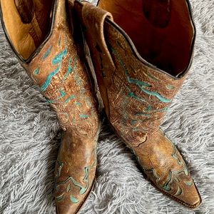 Corral boots